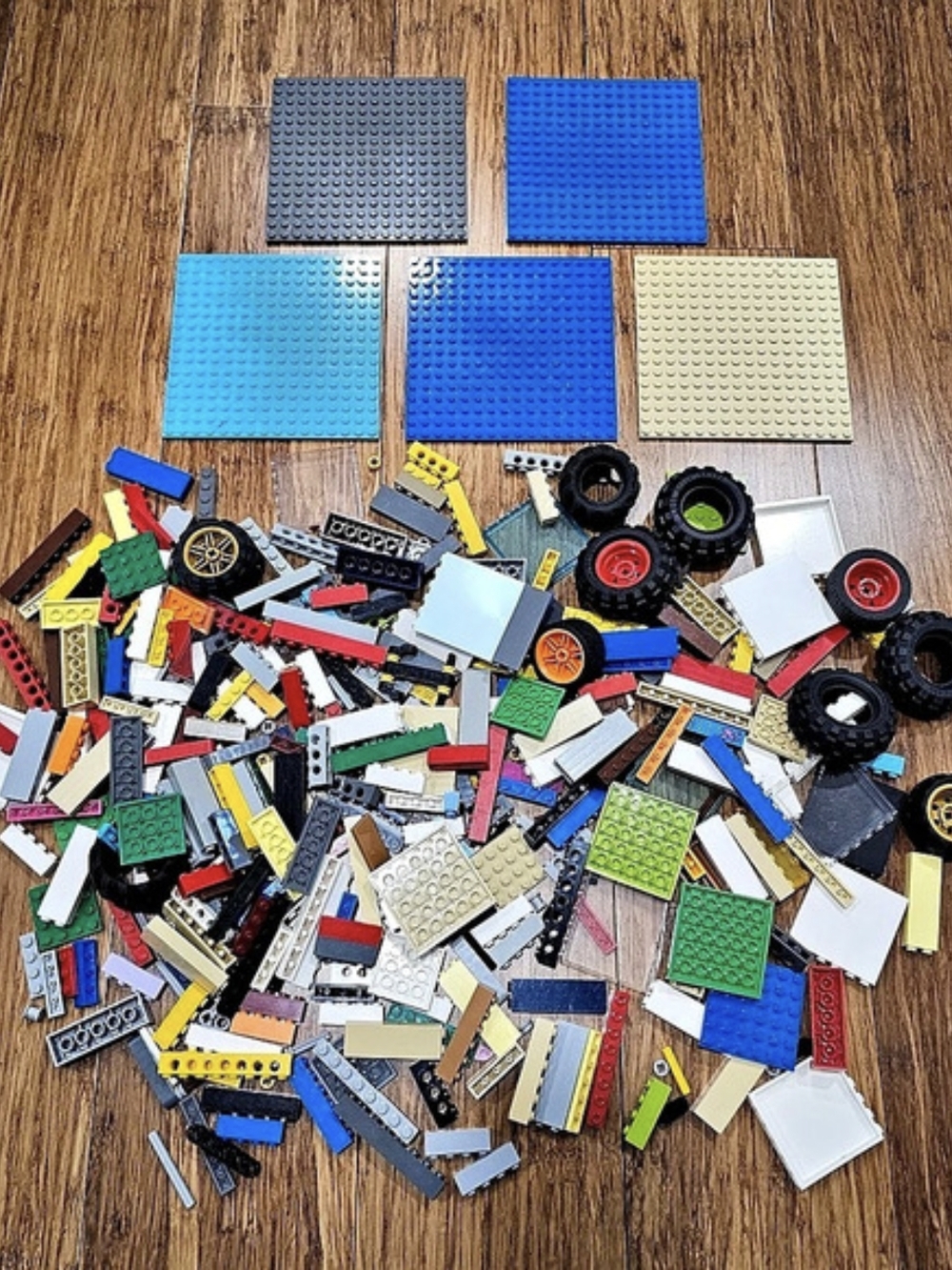 Bulk LEGO Bricks Lot 2.26 lbs Loose Pieces 5x5 Baseplates Wheels Tires Assorted